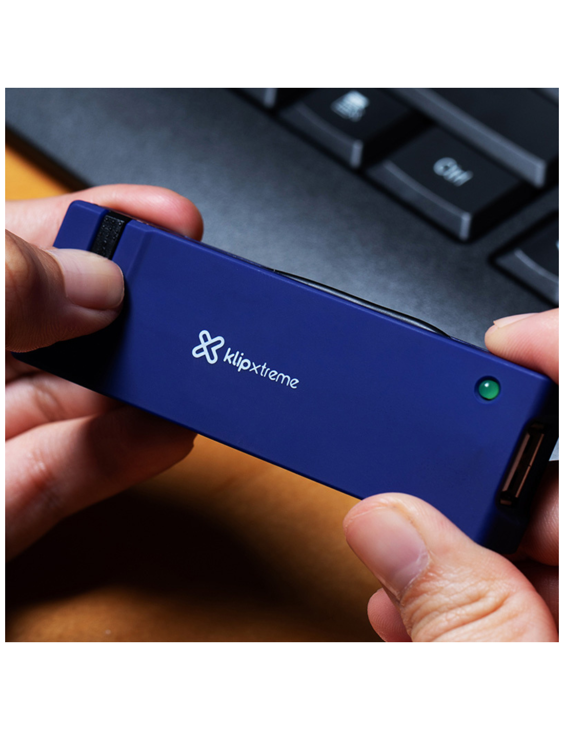HUB USB KLIPXTREME KUH-400G 4 PUERTOS USB2.0 — fotografía referencial