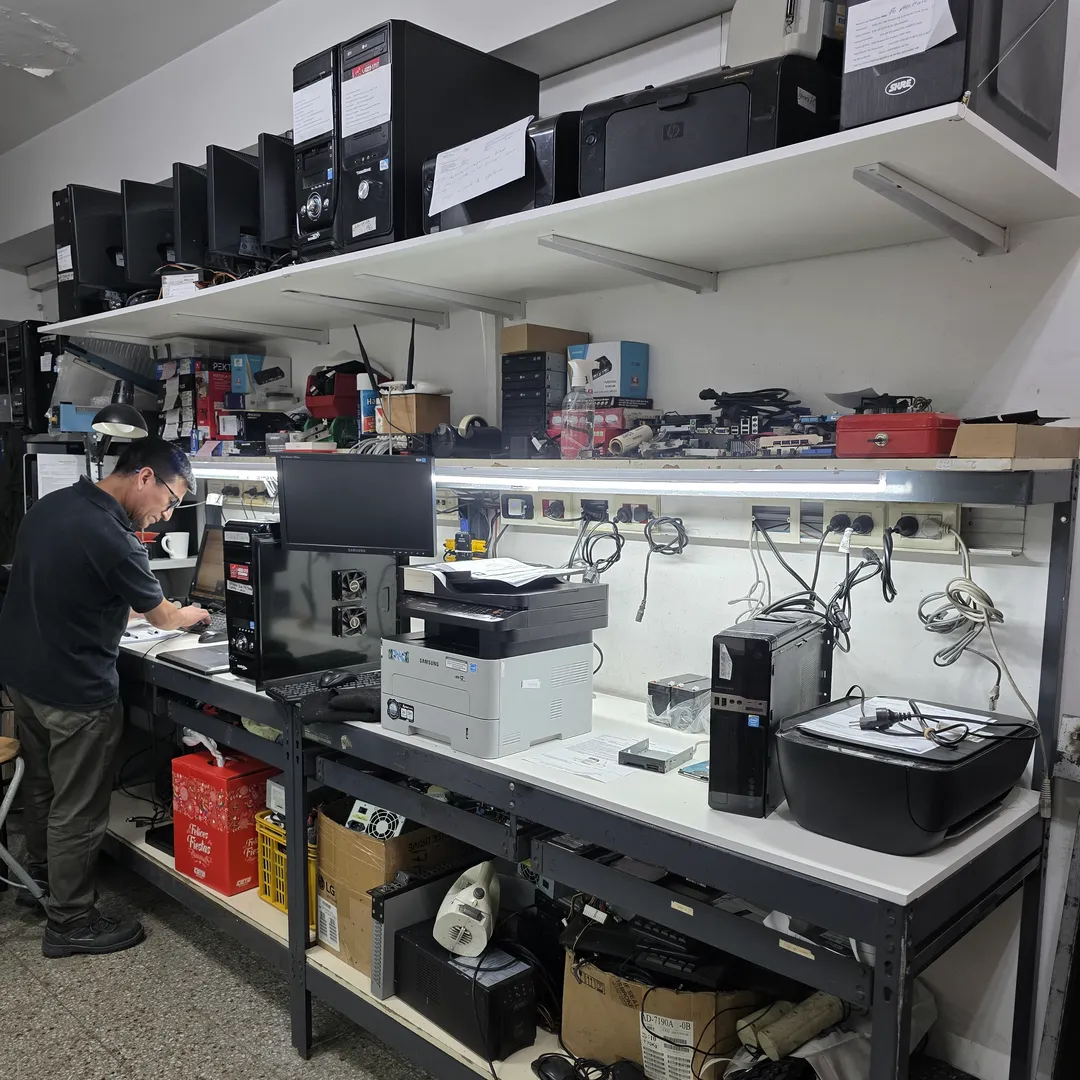 SERVICIO DE SOPORTE TECNICO — fotografía referencial